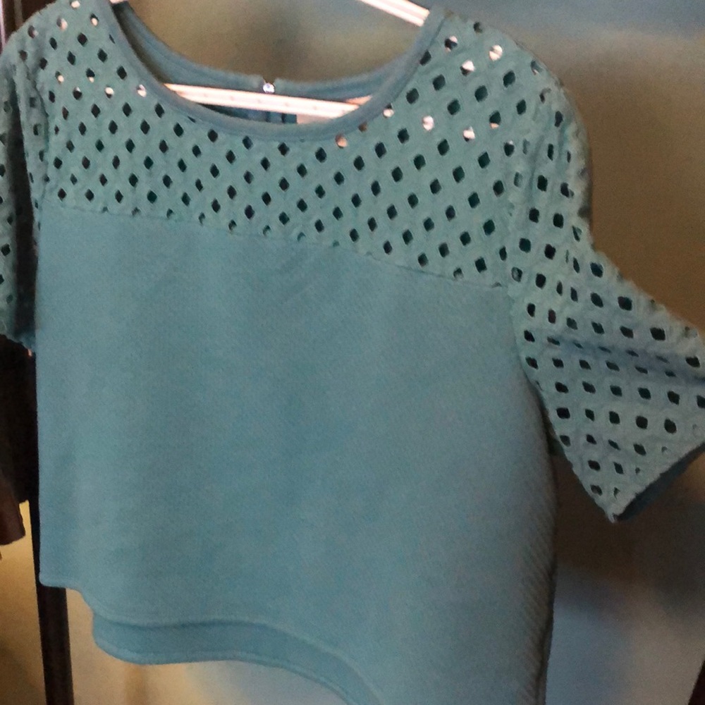 Loft cut-out top